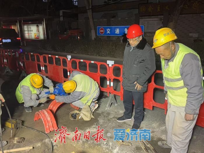 人民日報新聞客戶端：濟南水務“夜戰(zhàn)”搶修，“無感知服務”保用戶用水順暢